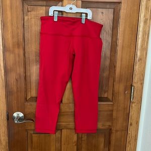 Lululemon Red Wonder Under Capri Pants Yoga Athletic Size 8 Womens